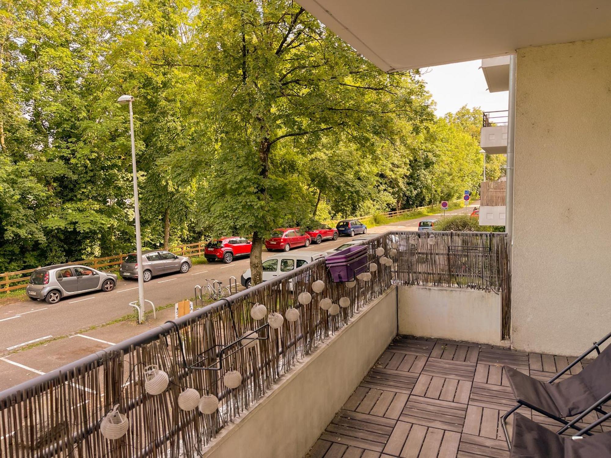 Neudorf + Garage Apartment *